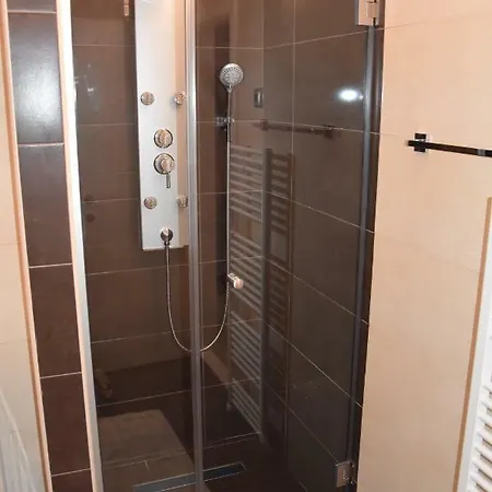 đeni Luxury Split
