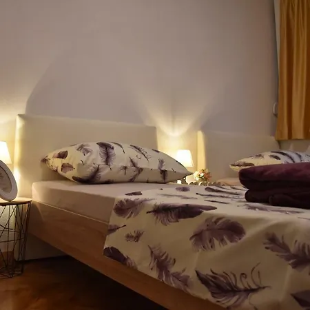 đeni Luxury *